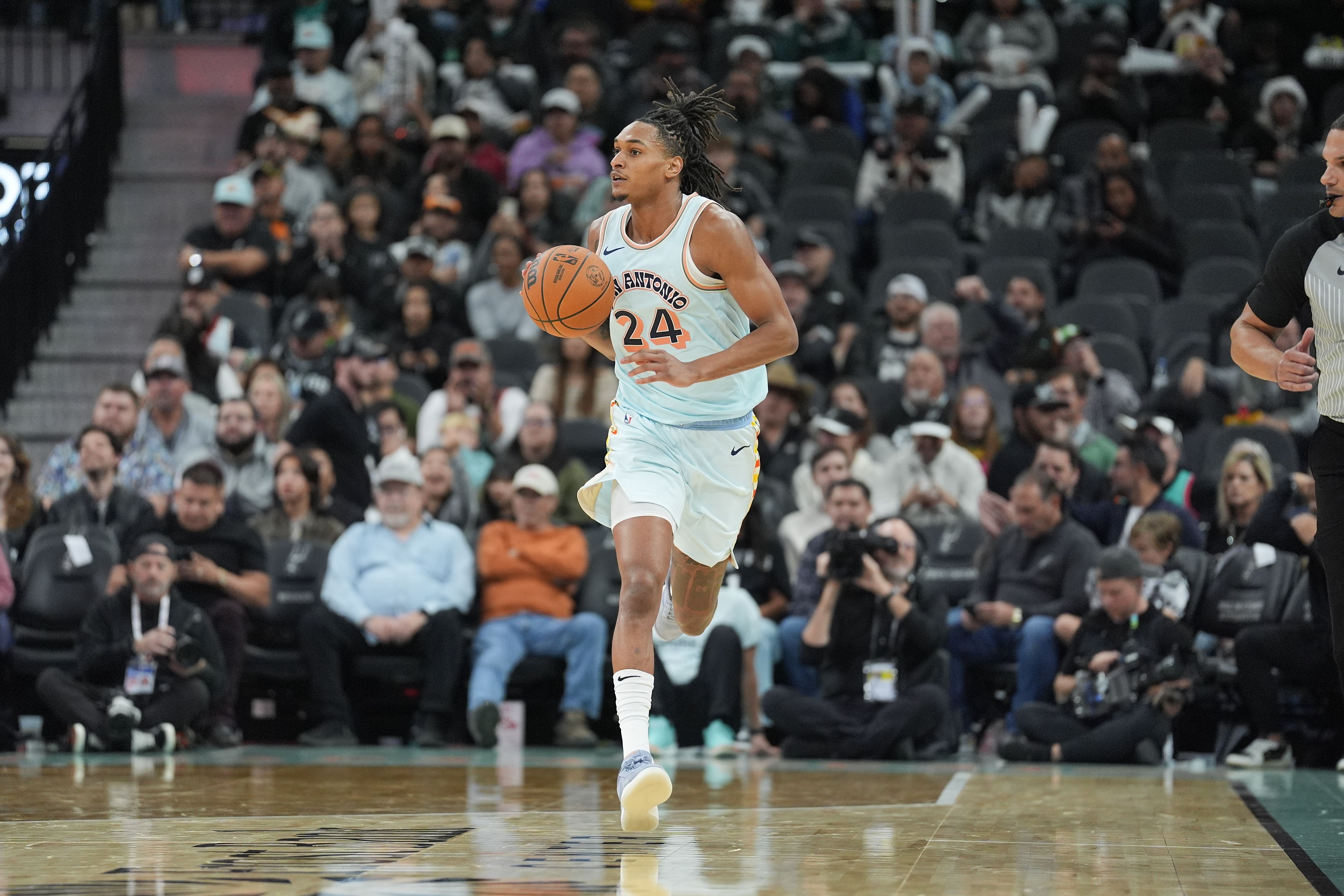 里程碑夜广东宏远手感冰凉,欧篮联赛前刷纪录,底气十足,训练强度明显提升的简单介绍 里程碑夜广东宏远手感冰凉,欧篮联赛前刷纪录,底气十足,训练强度明显提升的简单介绍